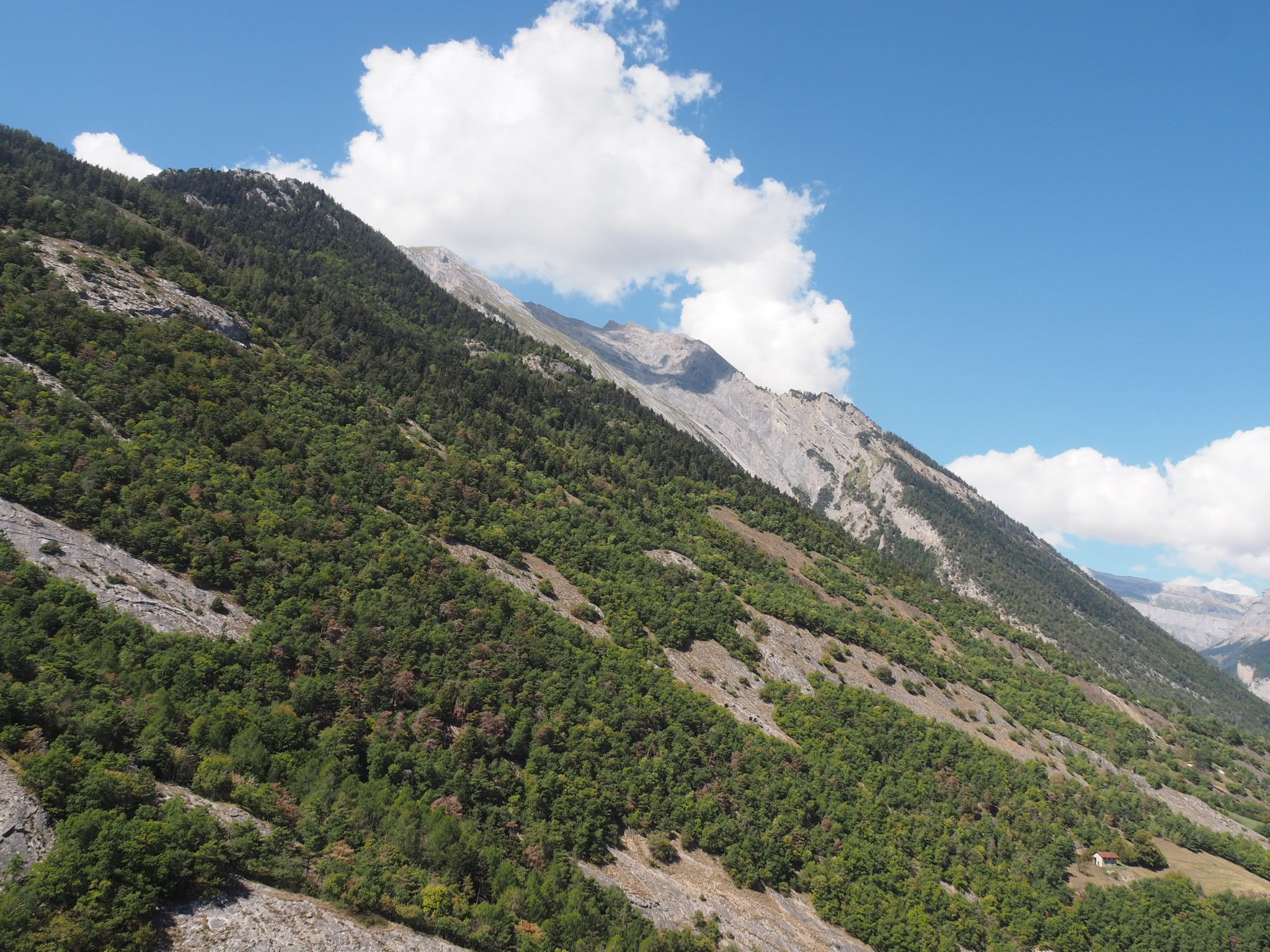 Un accident mortel de wingsuit s'est produit dans le Valais central